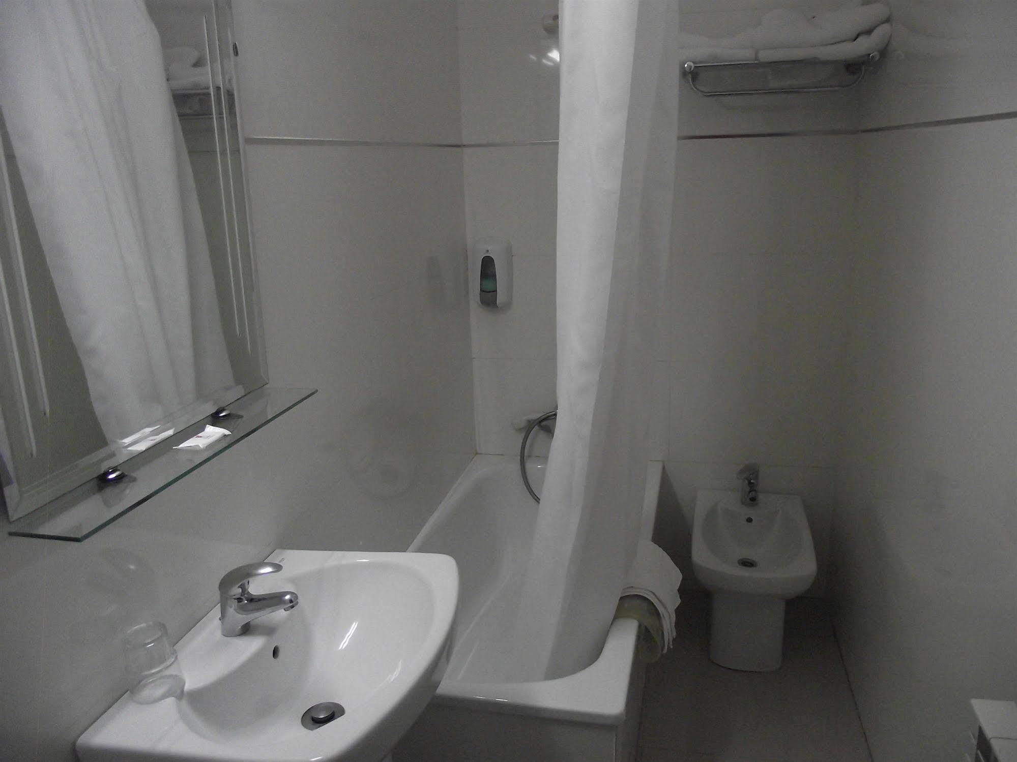 4 Estacoes Hotel 2*